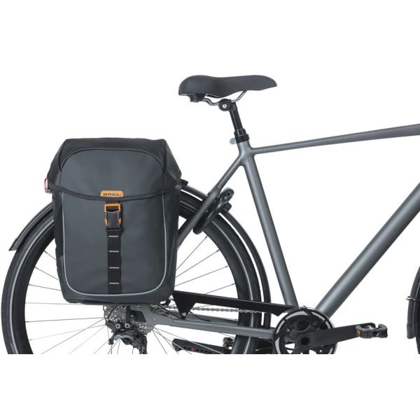 BASIL - BASIL Dubbele fietstas miles tarpaulin mik 34 liter 13 x 25 x 37 cm - zwart/oranje