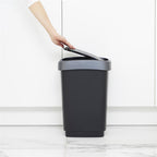 Rotho - Rotho twist afvalbak met swingdesksel 25l - zwart/zilver - bpa-vrij -incl 6 sticker voor diverse afvalstromen