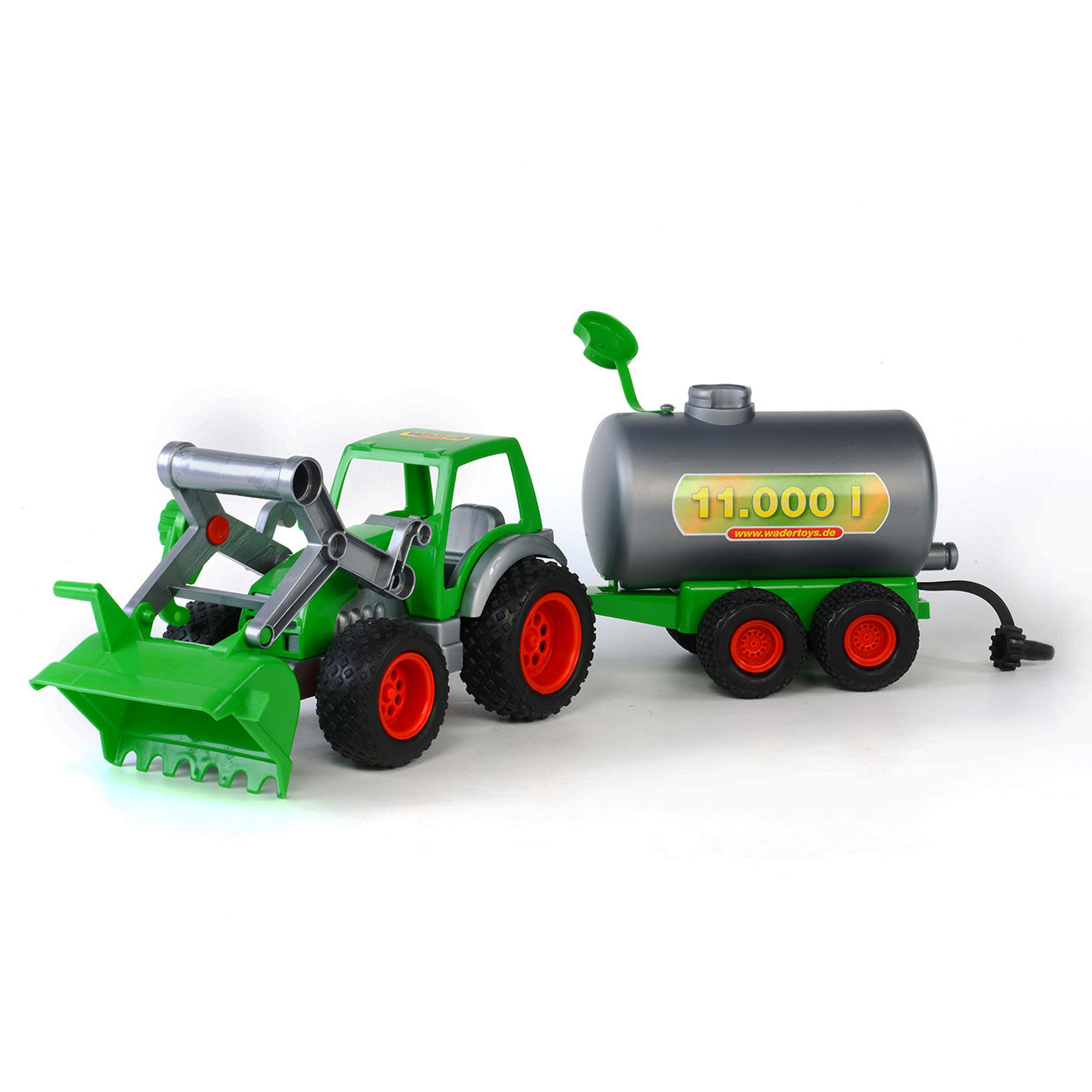 Cavallino tractor met voorlader en tanker