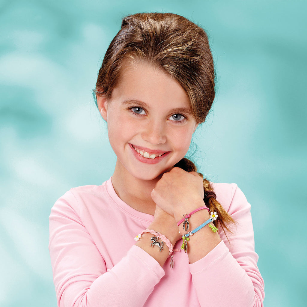 Totum - Totum pretty pony - knutselset paarden sieraden maken - bedel armbandjes maken met hoefijzer en paardenbedels - creatief speelgoed meisjes knutselset - cadeautip