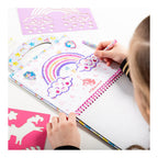 Totum - Totum unicorn designer vakantie doeboek stickeren tekenen en schrijven - creatief speelgoed meisjes vanaf 3 jaar - 25 delig - incl. stickers en sjablonen knutselen
