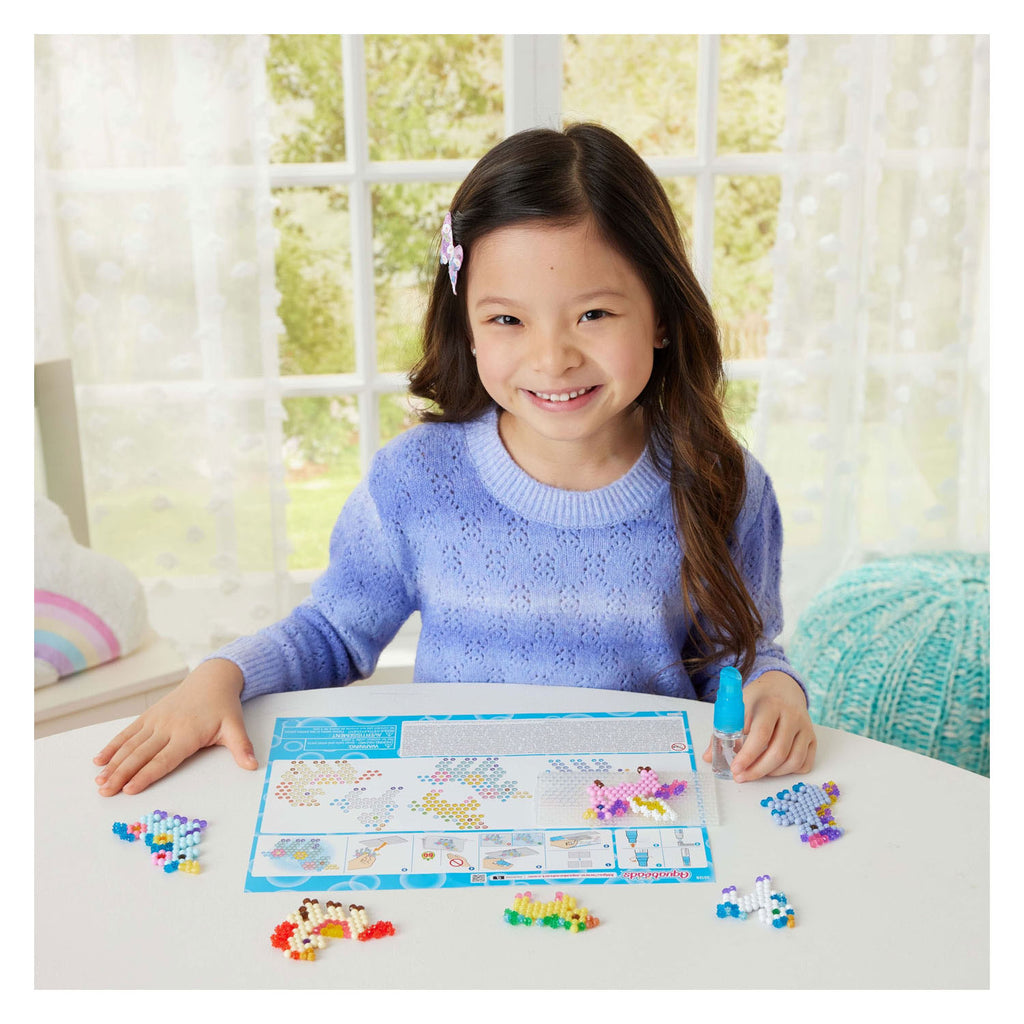 Aquabeads - Aquabeads unicorn friends craft kit- complete set met 500 parels in 27 kleuren