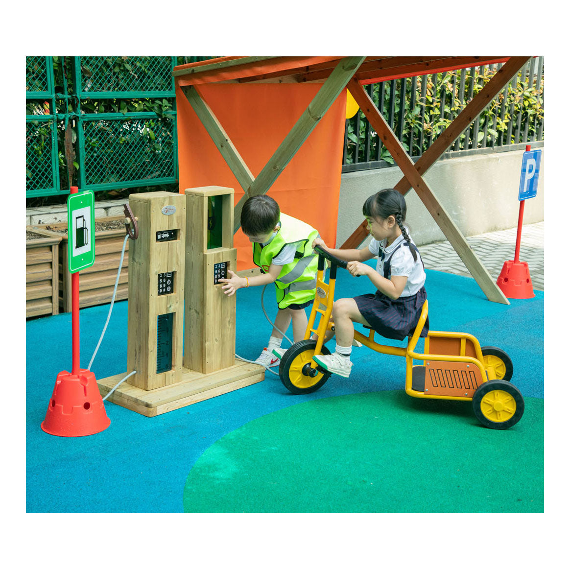 Classic World - houten outdoor speel tankstation