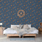 DUTCH WALLCOVERINGS DUTCH WALLCOVERINGS Behang Flower donkerblauw en bronskleurig