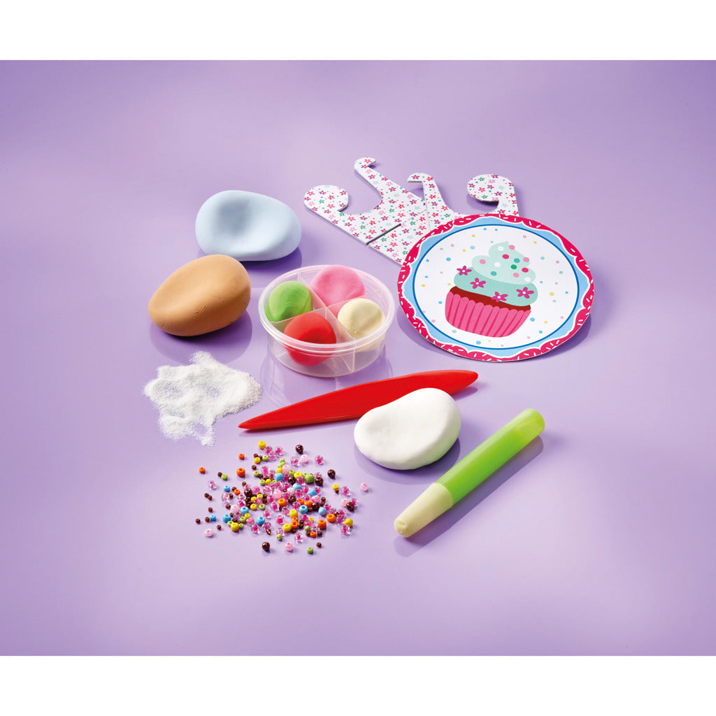 Intro cupcake factory in leuk knutsel koffertje om macarons en cupcakes te maken