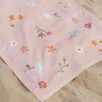 / Sans Marque - / Sans Marque Little dutch pink flowers strandlaken 60x120 cm lichtroze