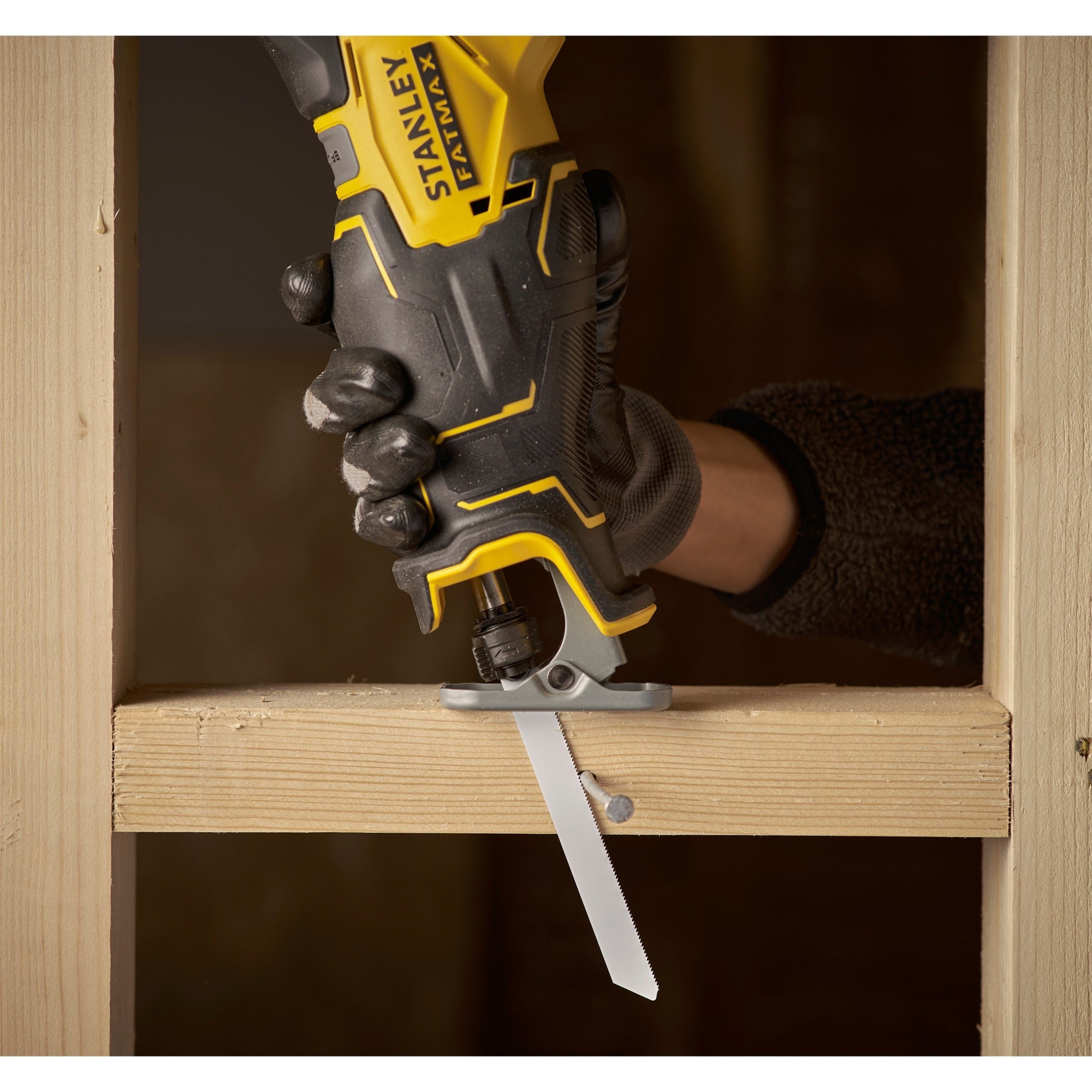 Stanley fatmax sfmcs310d2k 20v max* brushless accu reciprozaag | 2 x 2.0ah accu's + lader | in koffer - sfmcs310d2k-qw