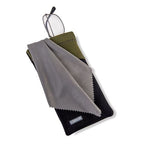 Carson neoprene brillenhoesje met microvezeldoekje - zwart olijf