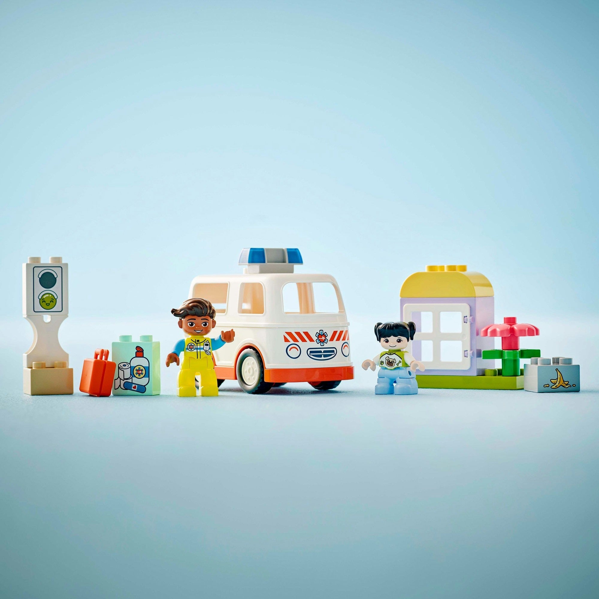 LEGO - duplo town 10447 ambulance met chauffeur