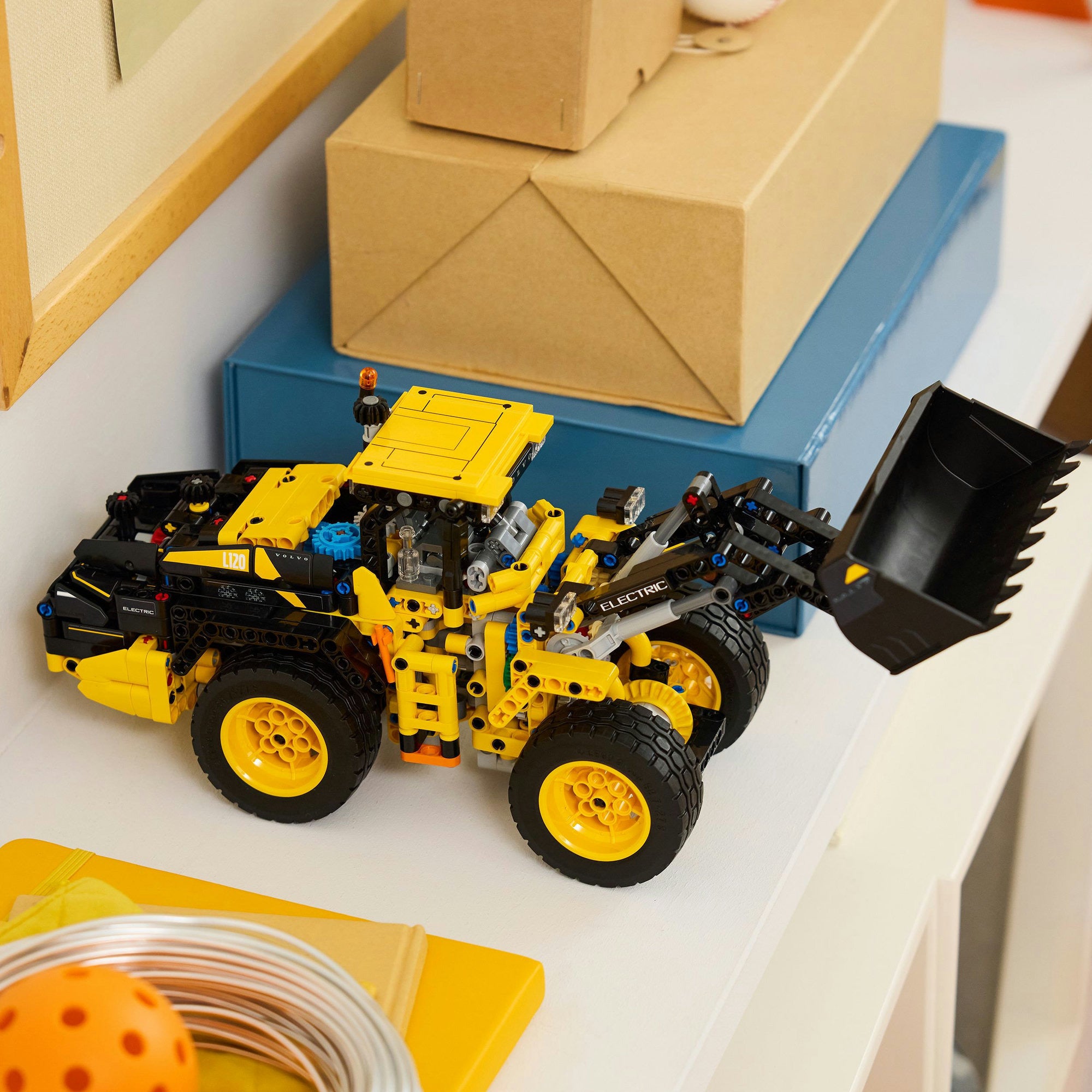 Lego technic 42209 volvo l120 electric wiellader