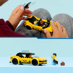 LEGO - ® city gele taxi - modelautobouwset met 2 minifiguren - klassieke speelgoedtaxi - 60487