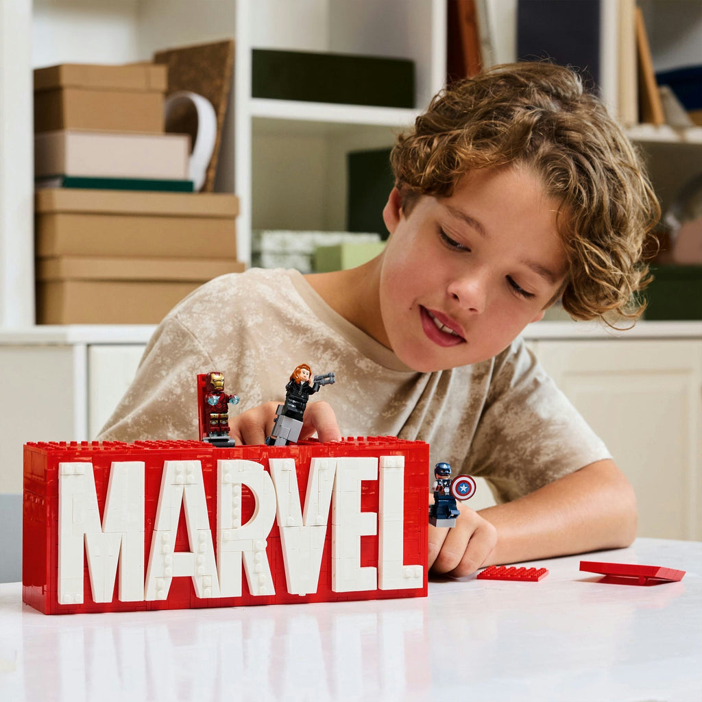 Lego super heroes 76313 marvel logo en minifiguren