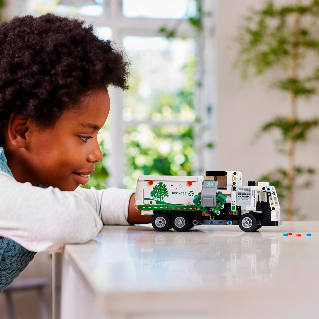 Lego technic 42167 mack lr electric vuilniswagen