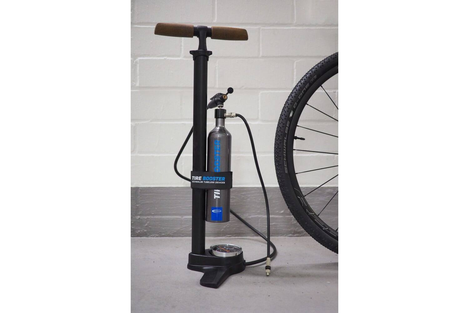 Schwalbe - tire booster tubeless fietspomp inclusief montage riem